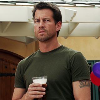 Mika Delfino (James Denton) à la fête de Gaby.