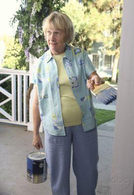 Karen McCluskey (Kathryn Joosten)