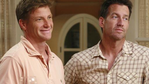 Tom Scavo (Doug Savant) et Mike Delfino (James Denton) sont présents aussi à la soirée mimes.